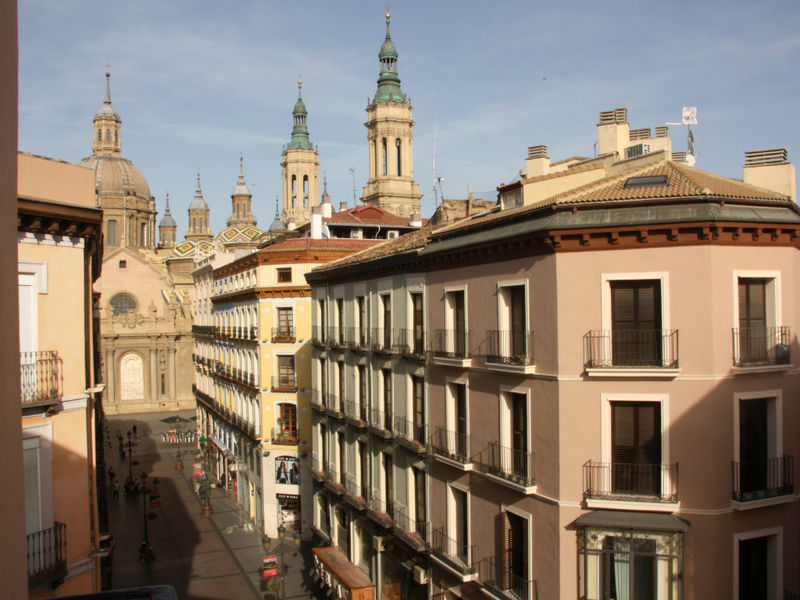 Dos Torres Pilar Suites- Balcones Con Vistas A La Ciudad ซาราโกซา ภายนอก รูปภาพ