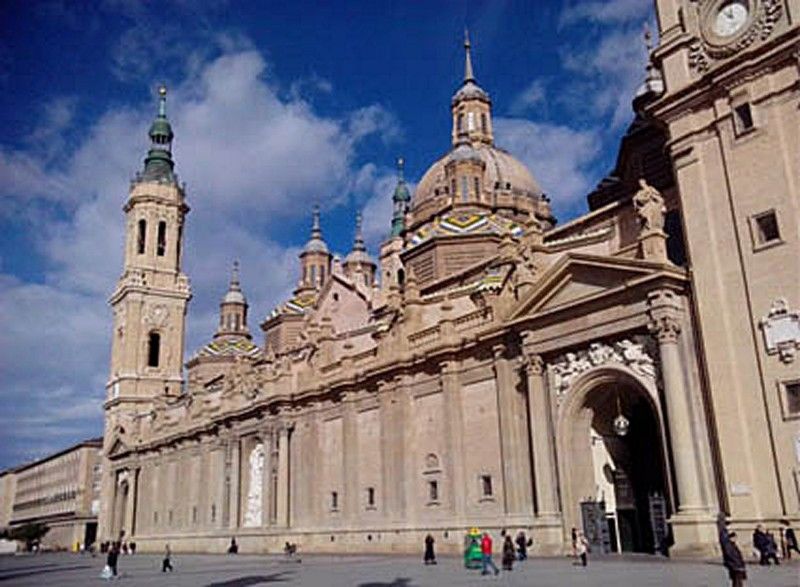 Dos Torres Pilar Suites- Balcones Con Vistas A La Ciudad ซาราโกซา ภายนอก รูปภาพ