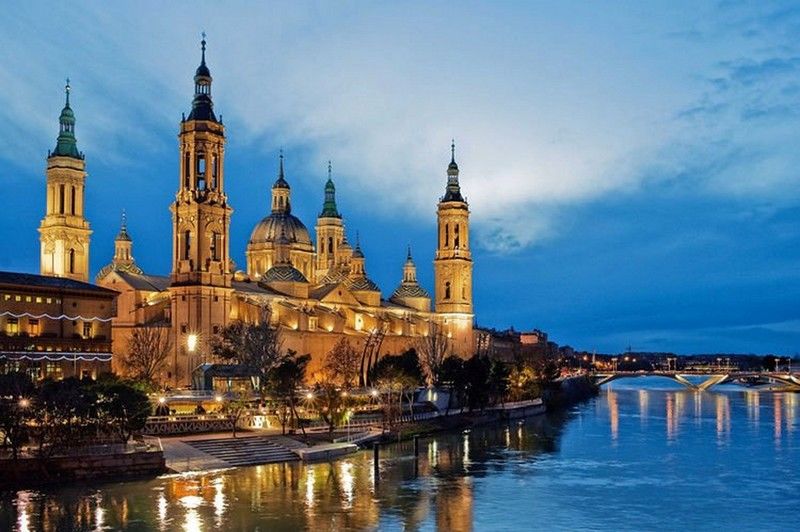Dos Torres Pilar Suites- Balcones Con Vistas A La Ciudad ซาราโกซา ภายนอก รูปภาพ