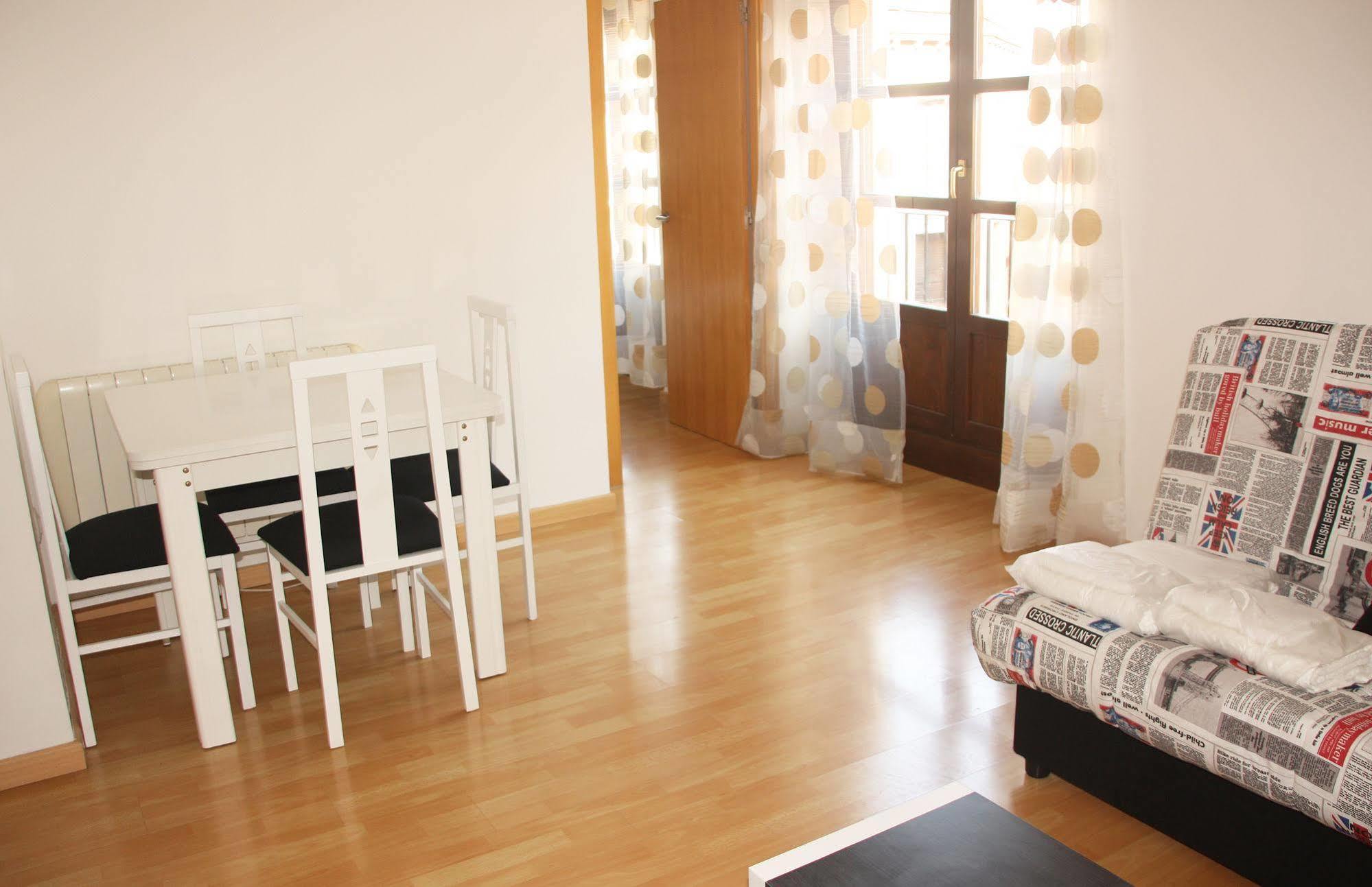 Dos Torres Pilar Suites- Balcones Con Vistas A La Ciudad ซาราโกซา ภายนอก รูปภาพ
